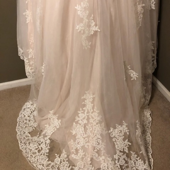 Never Worn Wedding Dress! - Picture 8 of 8